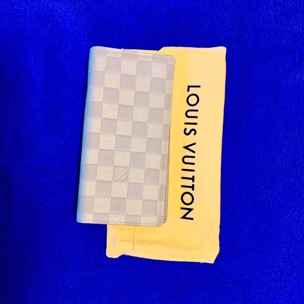 Louis Vuitton wallet brand new